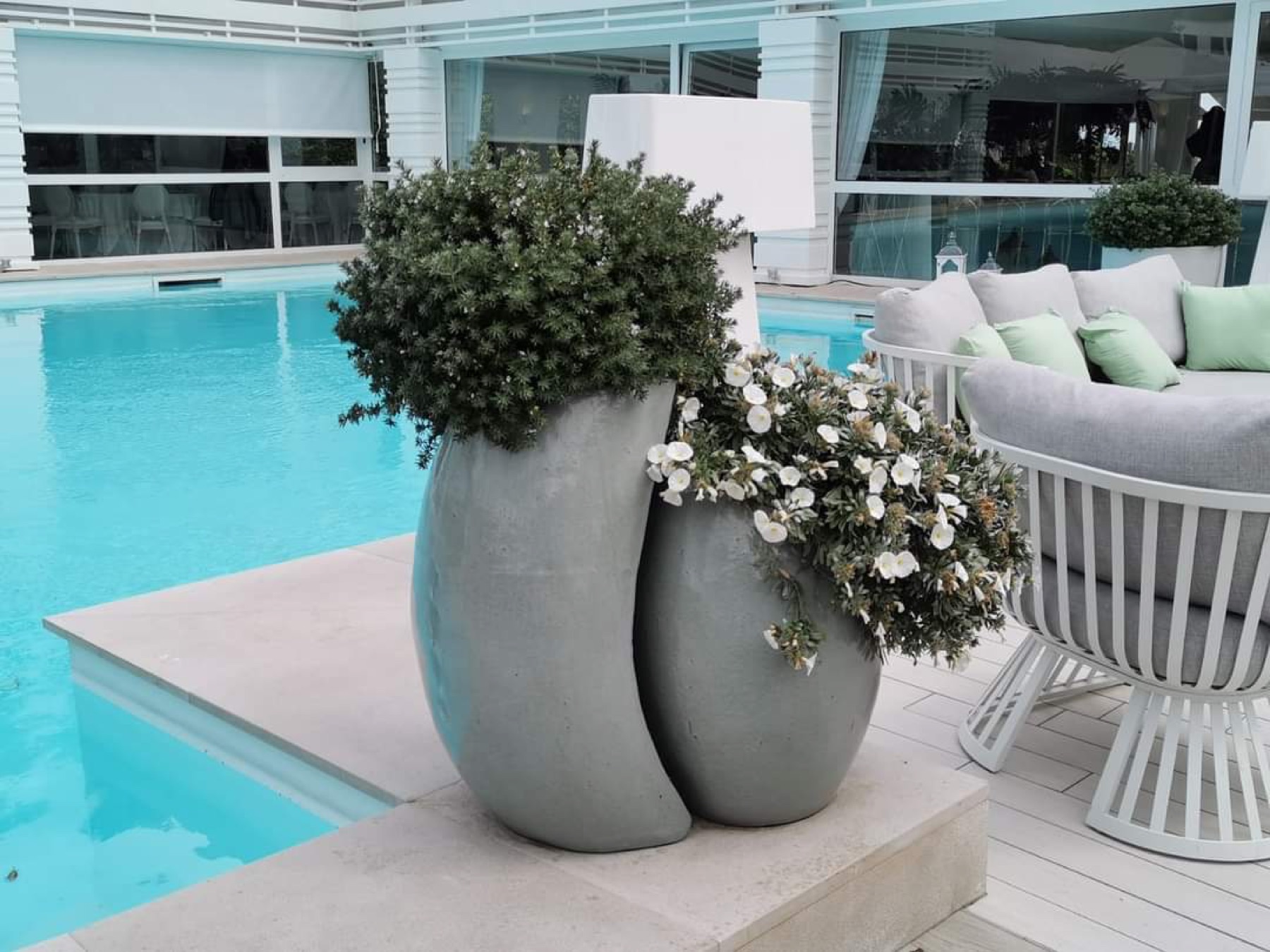 Allestimento con vasi e fioriere Faraone Vasi a Napoli - progetto 17