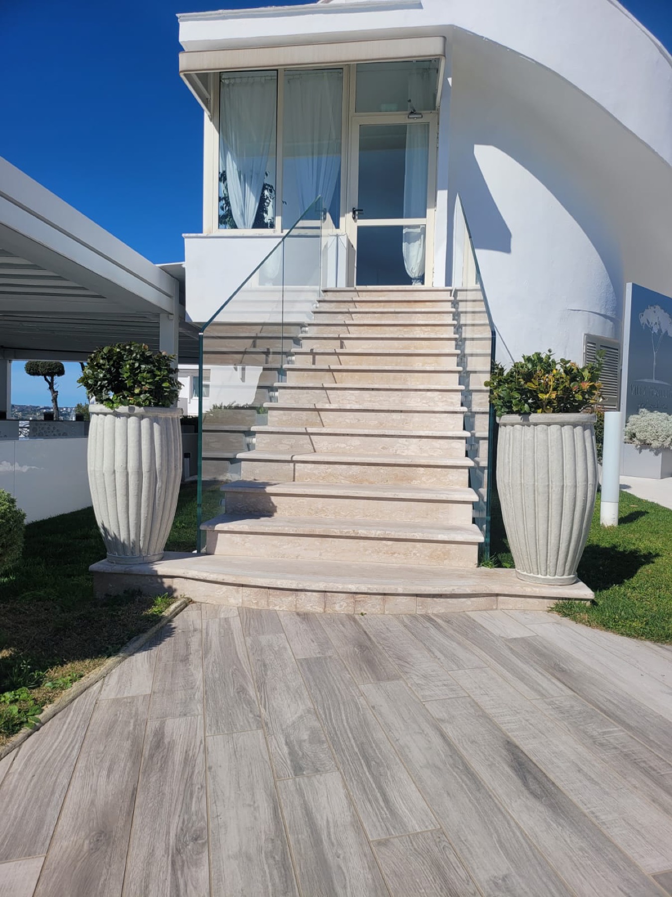 Allestimento con vasi e fioriere Faraone Vasi a Napoli - progetto 6