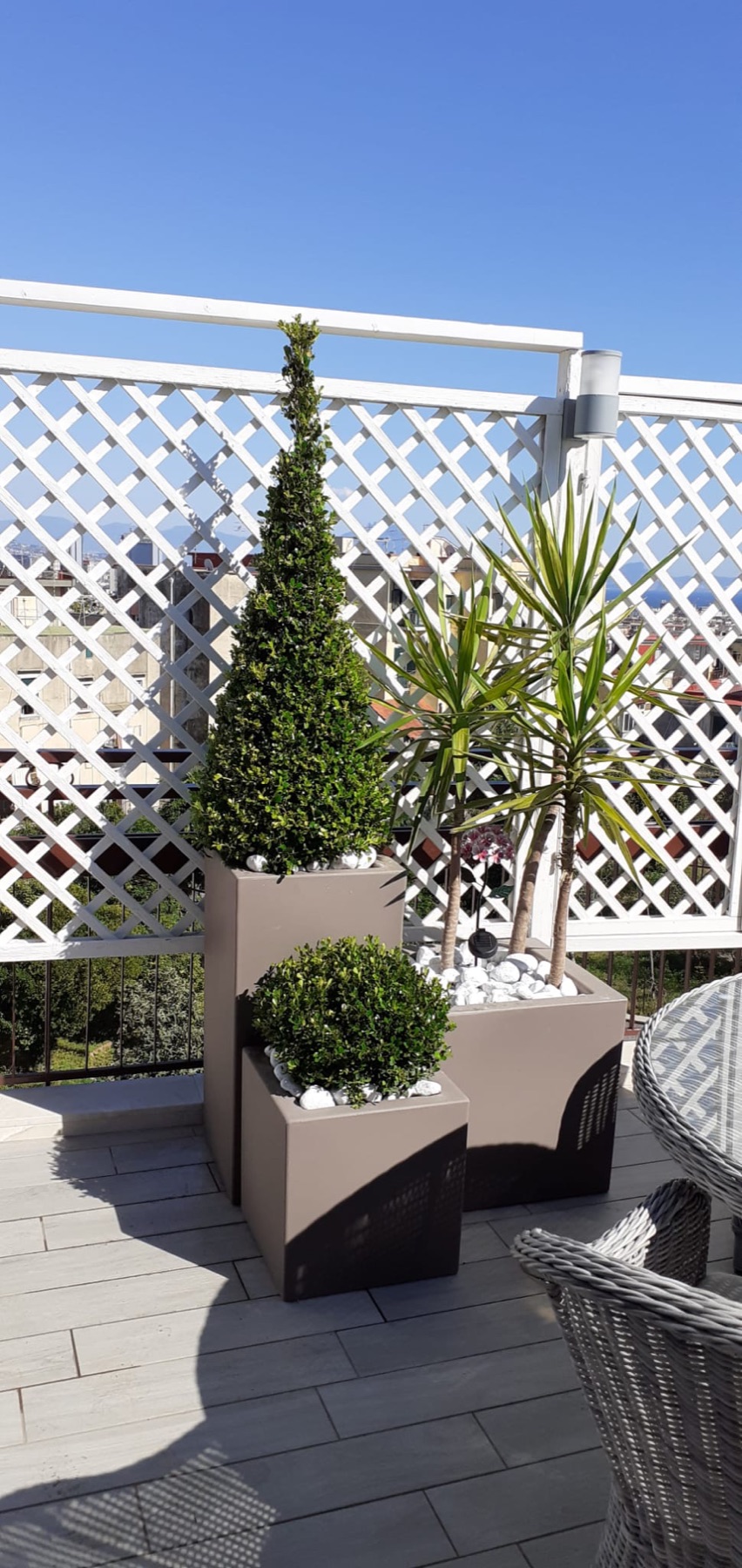 Allestimento con vasi e fioriere Faraone Vasi a Napoli - progetto 33