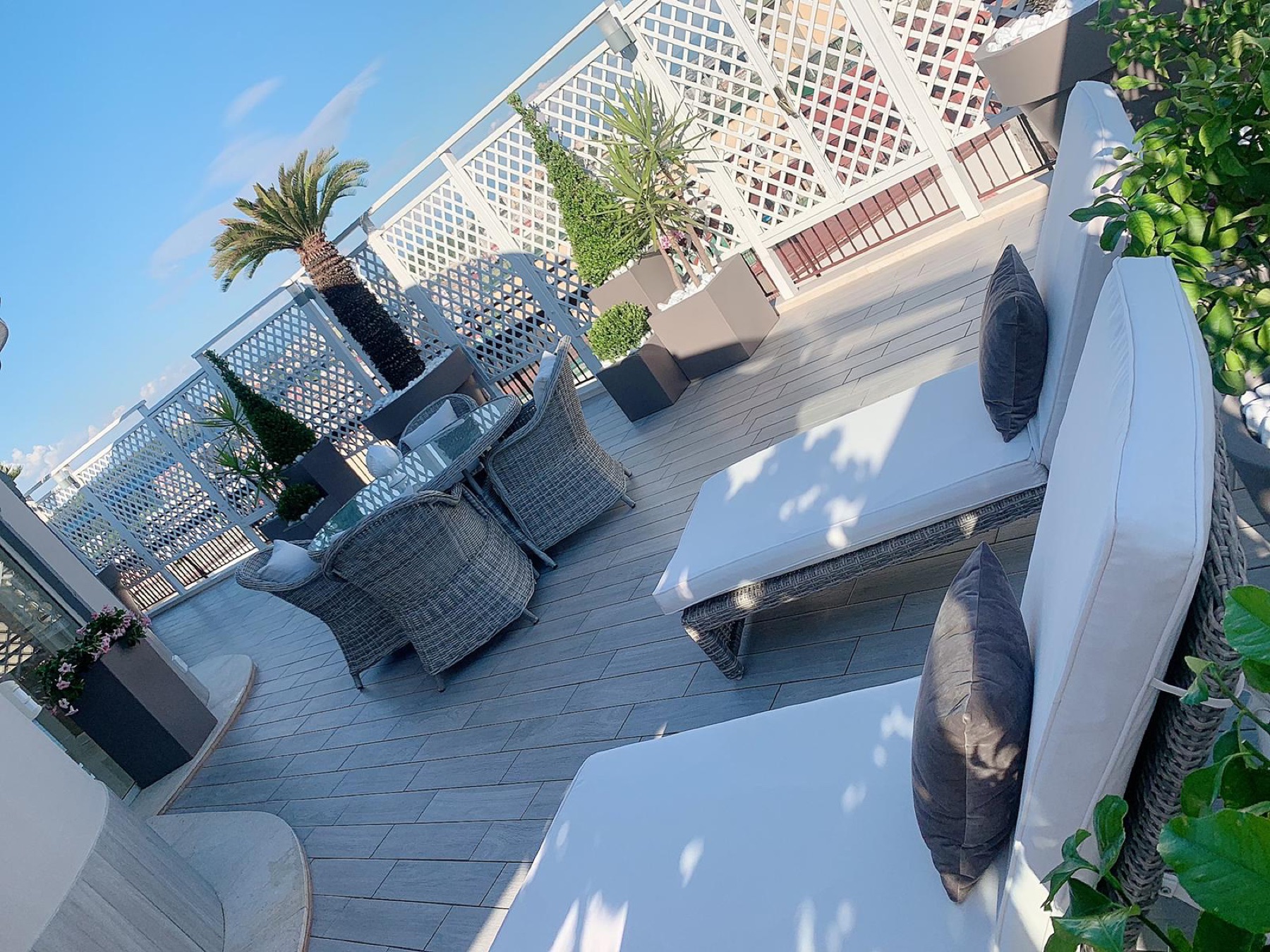 Allestimento con vasi e fioriere Faraone Vasi a Napoli - progetto 35